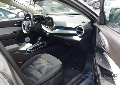 2025 Chevrolet Trax Fwd Lt z USA, uszkodzony, nr VIN KL77LHEP5SC151716